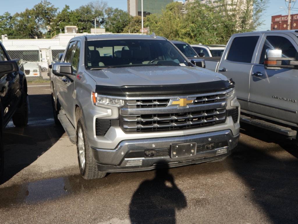 Used 2022 Chevrolet Silverado 1500 LTZ w/ LTZ Premium Package AWD/4WD image 4