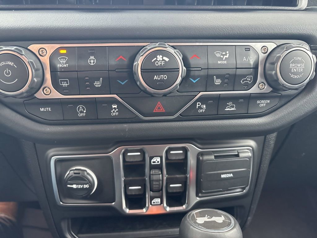 Used 2025 Jeep Wrangler Sahara image 42