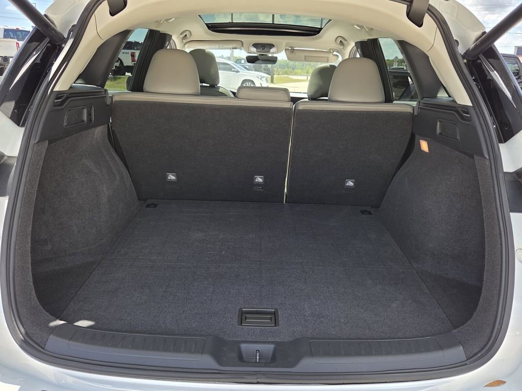 Used 2023 INFINITI QX50 Sensory image 18