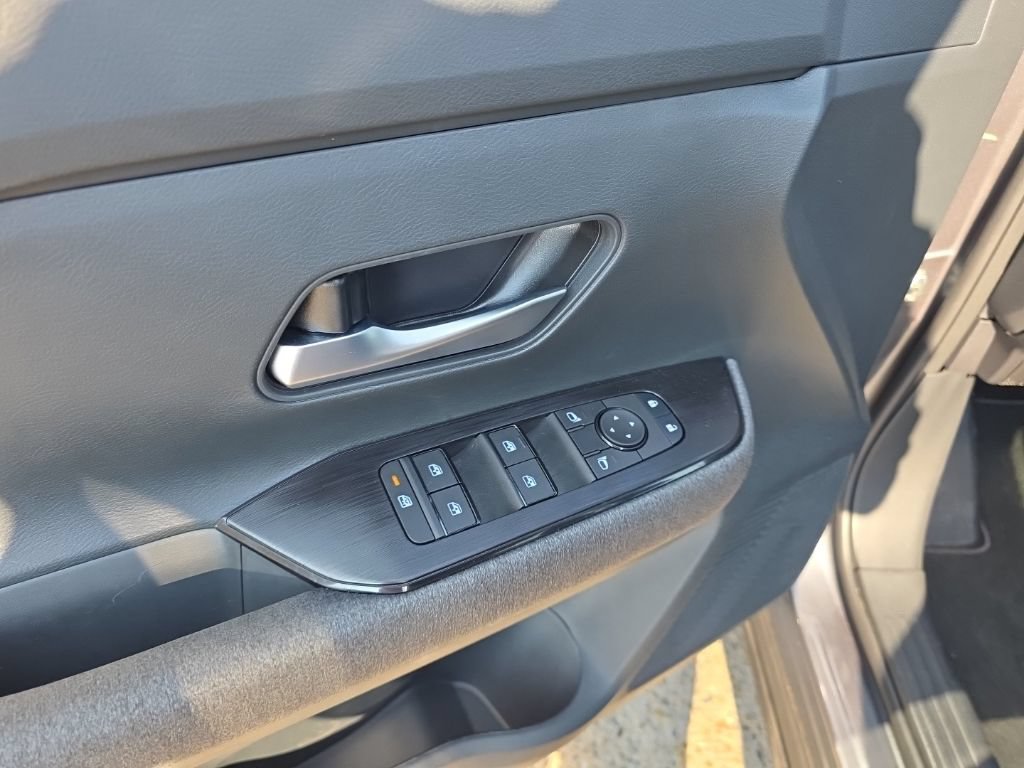 Used 2026 Nissan Kicks SV w/ Charging Package AWD/4WD image 15