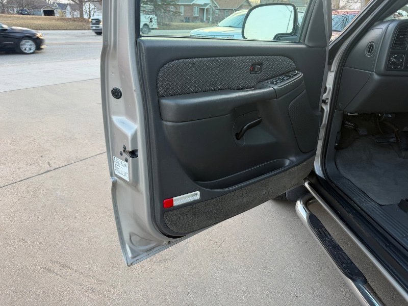 Used 2004 Chevrolet Avalanche LS image 8