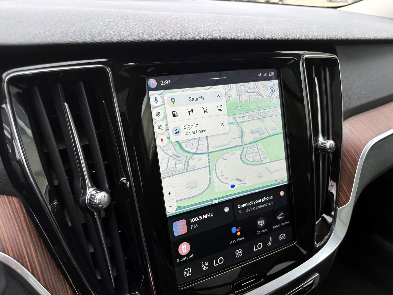 Used 2025 Volvo V60 B5 Cross Country Plus image 17