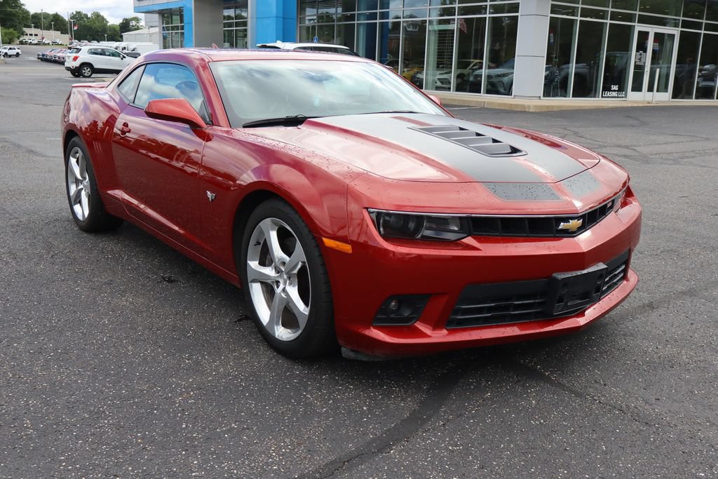 Used 2015 Chevrolet Camaro SS w/ RS Package RWD image 2