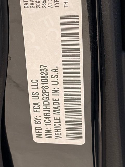 Used 2023 Jeep Grand Cherokee Overland w/ Luxury Tech Group IV AWD/4WD image 17
