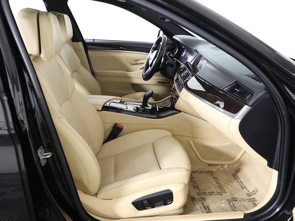 Used 2015 BMW 550i xDrive Sedan AWD/4WD image 31