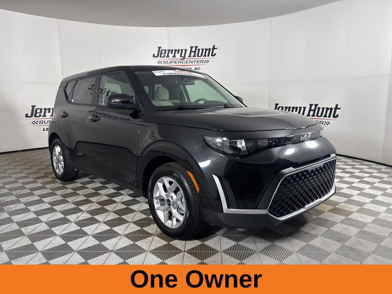 Used 2025 Kia Soul LX w/ LX Technology Package FWD image 4