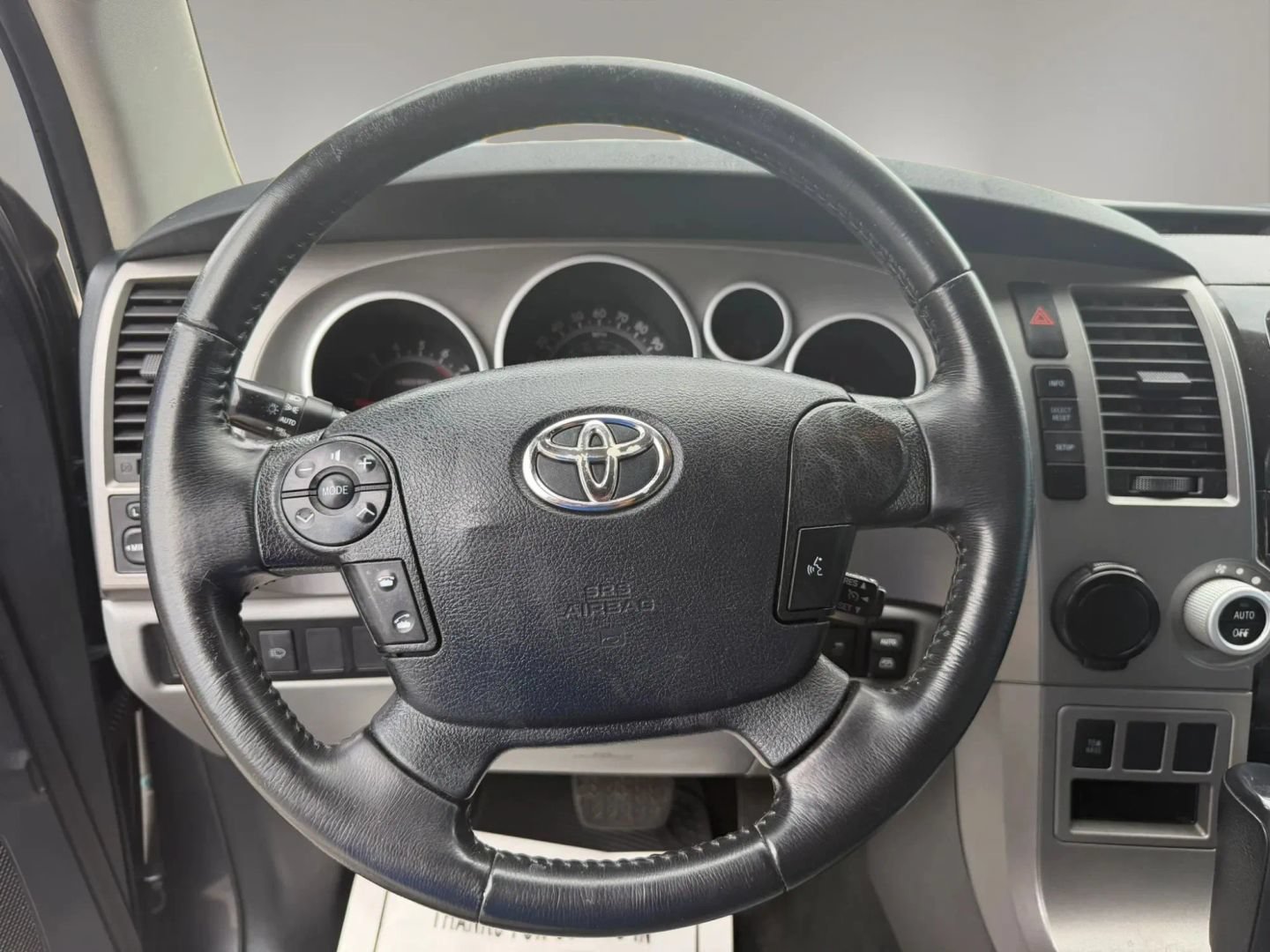 Used 2013 Toyota Sequoia SR5 RWD image 20