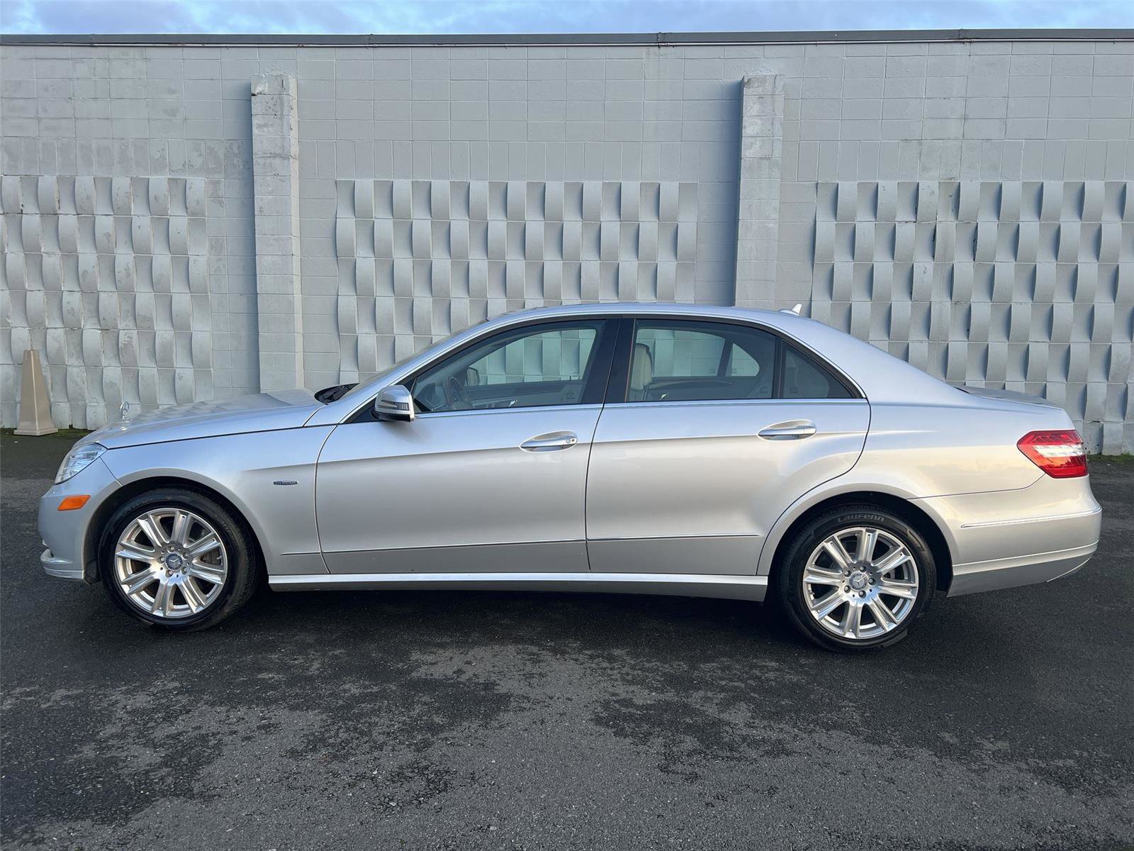 Used 2012 Mercedes-Benz E 350 Sedan image 4