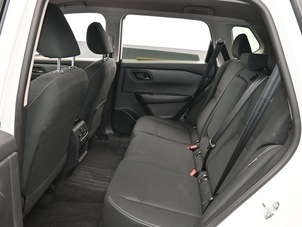 Used 2024 Nissan Rogue S image 27