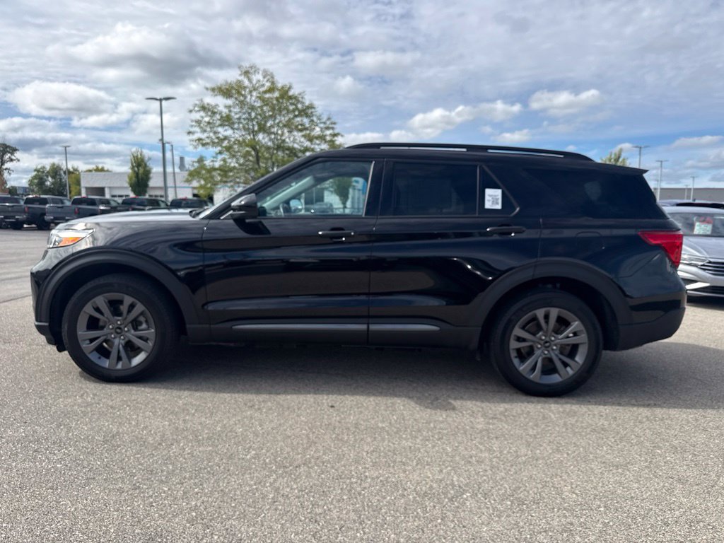 Used 2023 Ford Explorer XLT w/ Equipment Group 202A AWD/4WD image 36