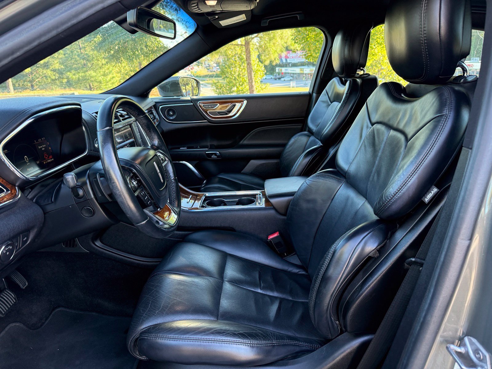 Used 2017 Lincoln Continental Select FWD image 33