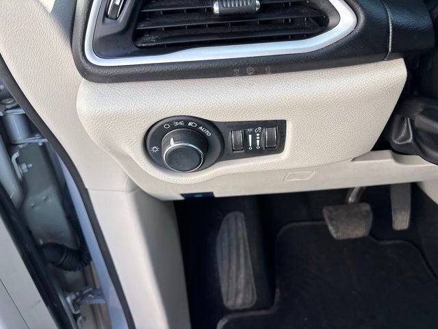 Used 2024 Chrysler Voyager LX FWD image 19