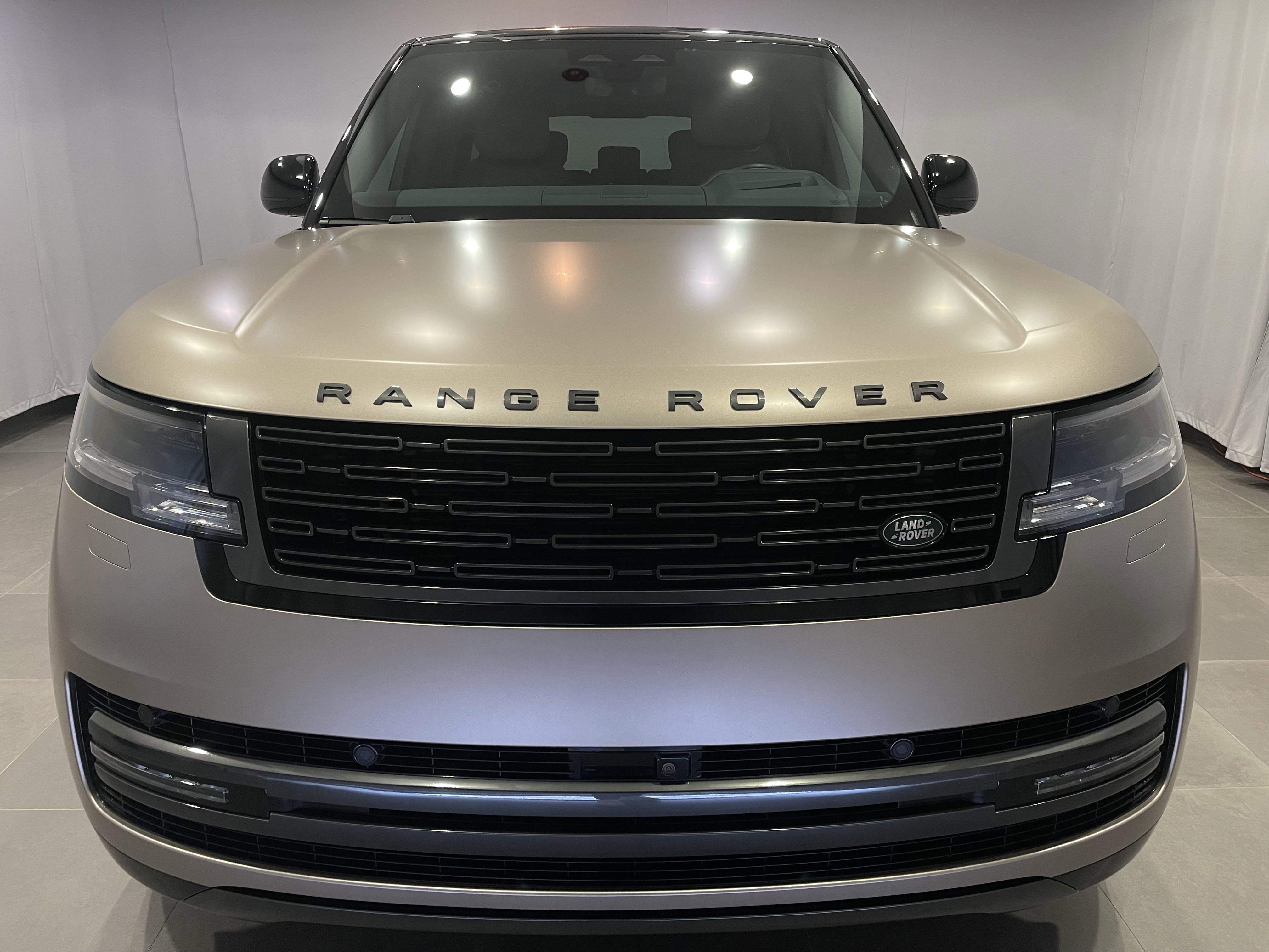 Used 2025 Land Rover Range Rover Autobiography AWD/4WD image 2