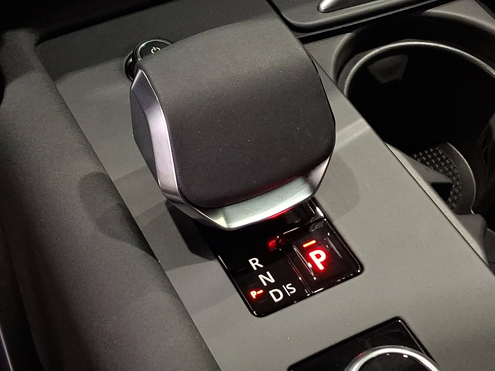 Certified 2025 Land Rover Discovery S image 15