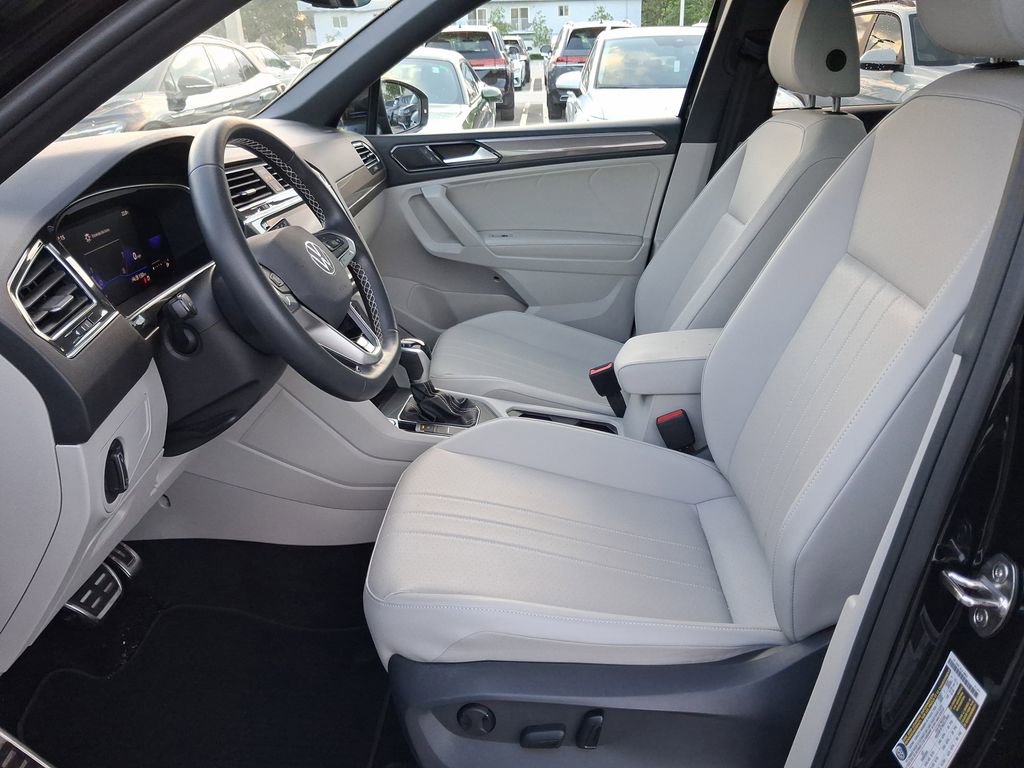 Used 2023 Volkswagen Tiguan SE R-Line image 14