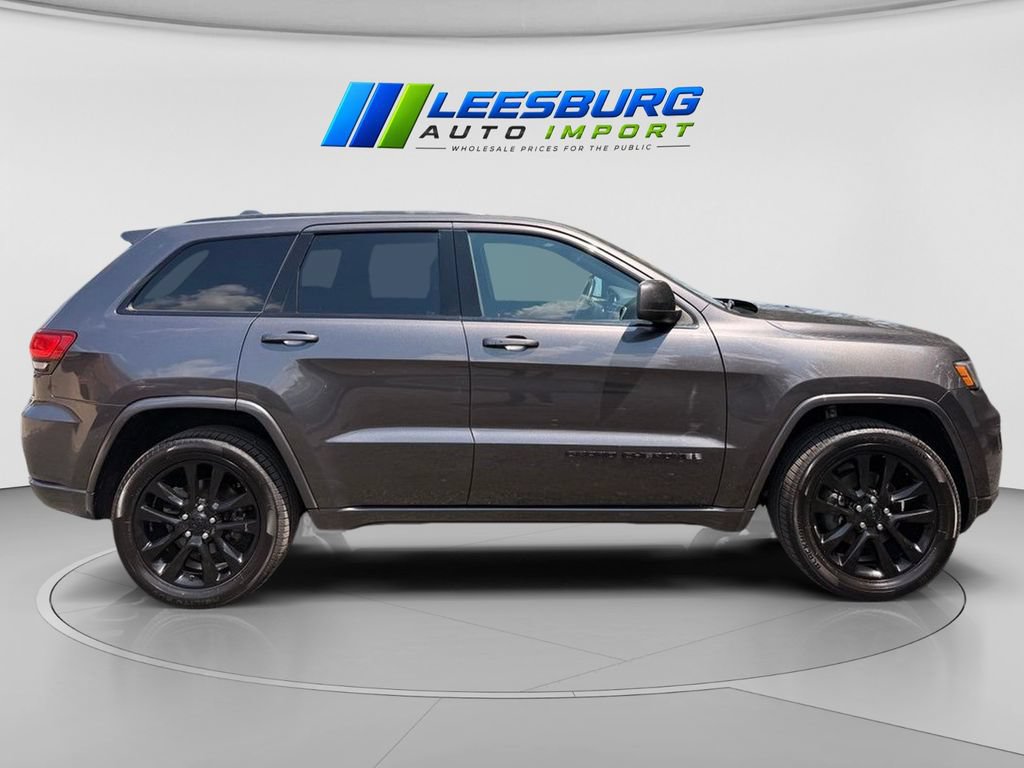 Used 2017 Jeep Grand Cherokee Altitude AWD/4WD image 2