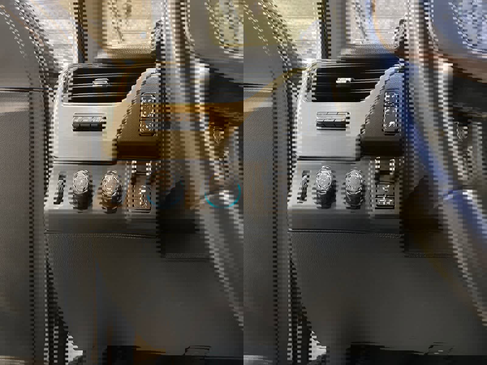 Used 2019 GMC Yukon XL Denali w/ Denali Ultimate Package AWD/4WD image 14