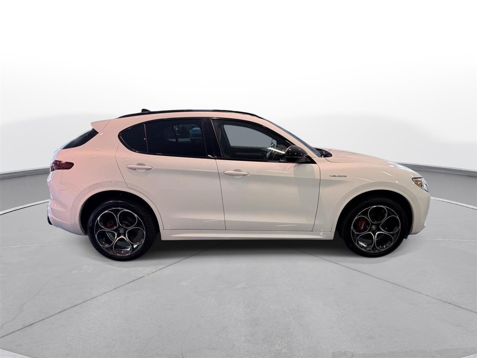 Used 2023 Alfa Romeo Stelvio Veloce AWD/4WD image 21