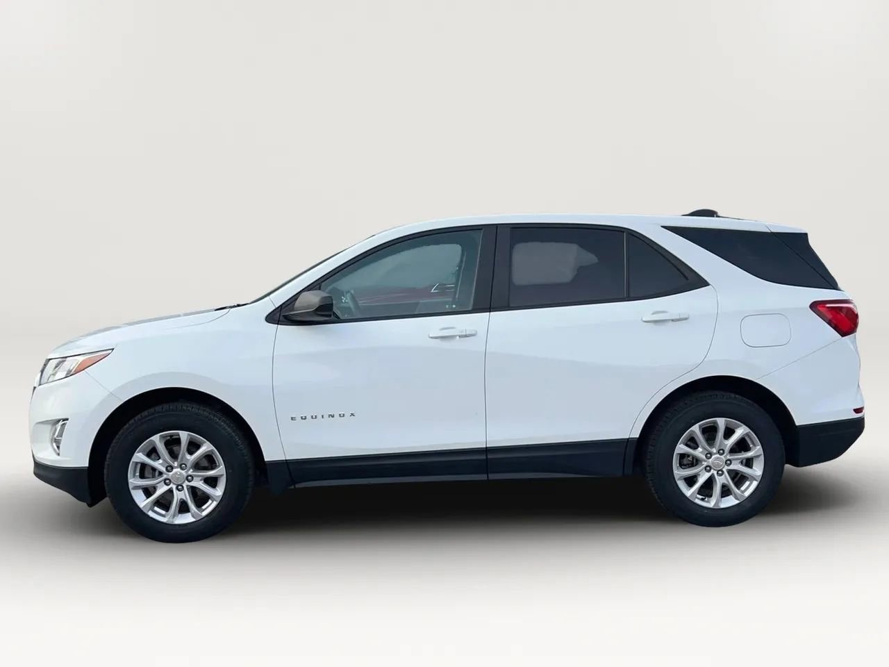 Used 2021 Chevrolet Equinox LS w/ LS Convenience Package image 4
