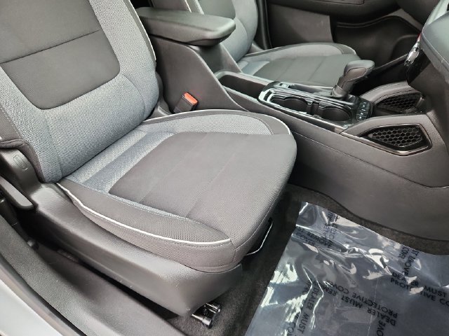 Used 2025 Chevrolet TrailBlazer LT AWD/4WD image 24