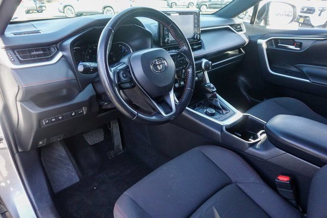 Used 2022 Toyota RAV4 SE image 12