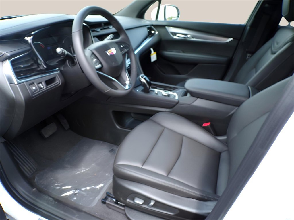 New 2025 Cadillac XT6 Luxury image 7