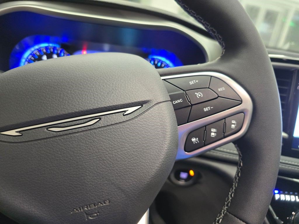 New 2027 Chrysler Pacifica Select FWD image 18