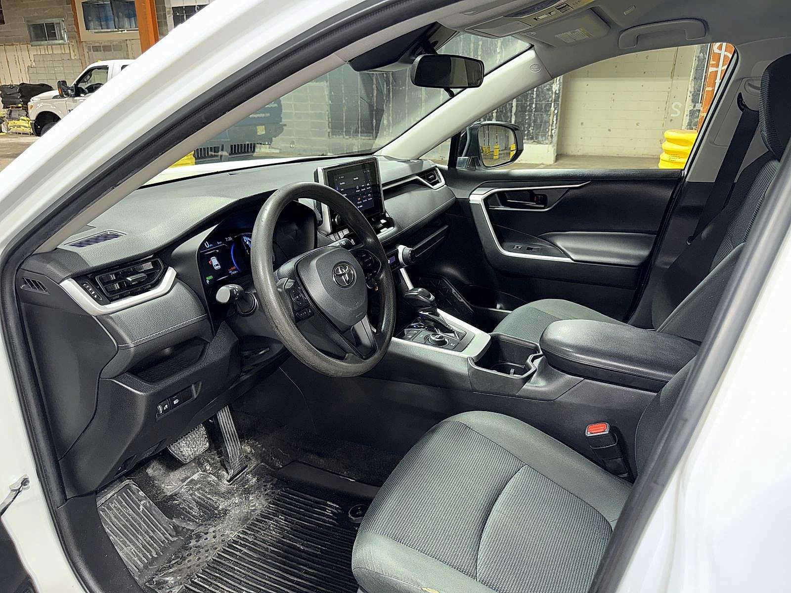 Used 2023 Toyota RAV4 LE AWD/4WD image 28