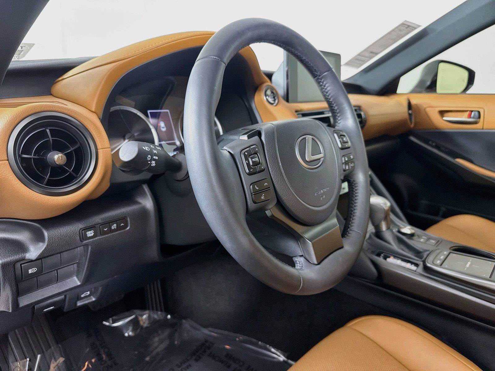 Used 2024 Lexus IS 300 w/ Comfort Package RWD image 4