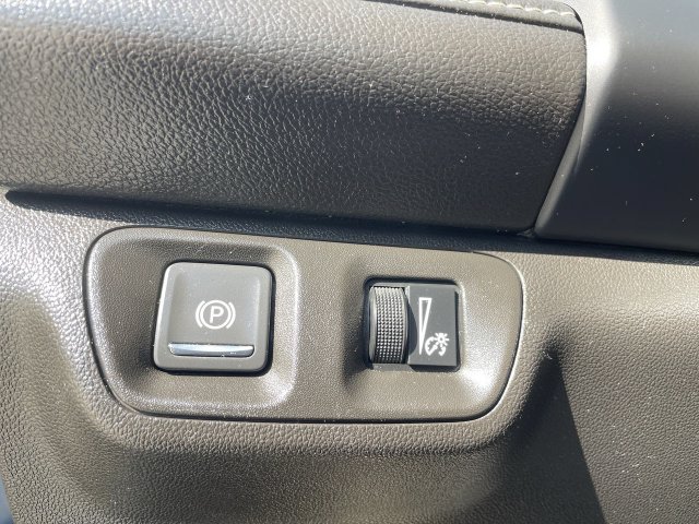 Used 2021 GMC Acadia SLE w/ Driver Convenience Package FWD image 34