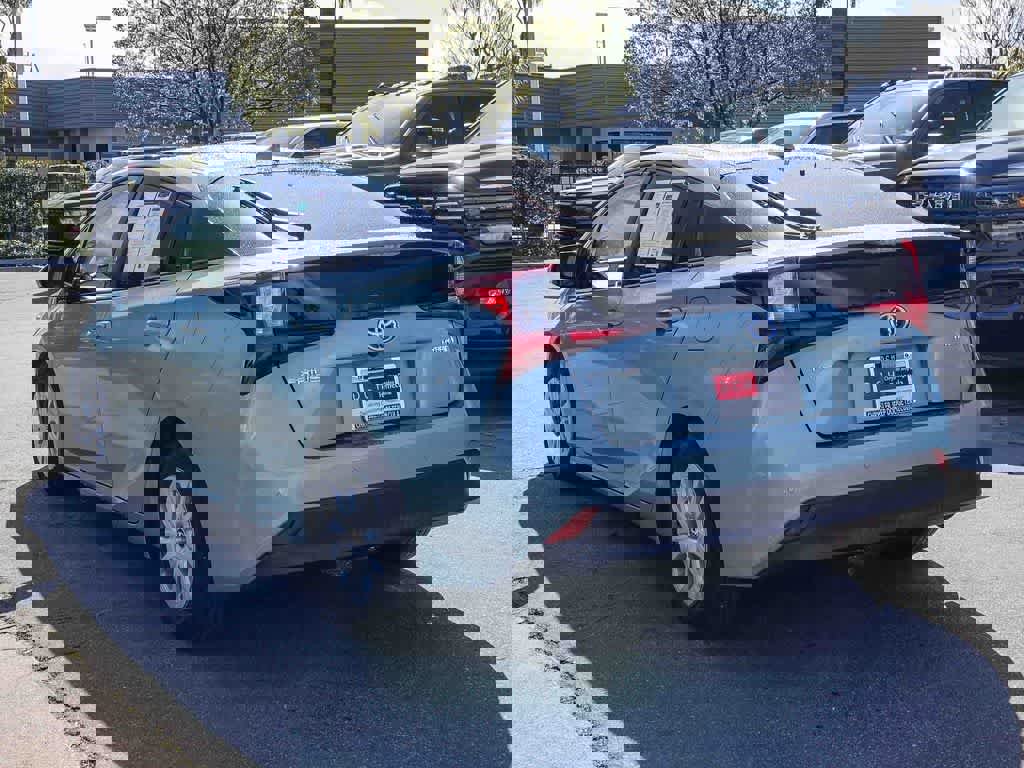 Used 2019 Toyota Prius LE image 6