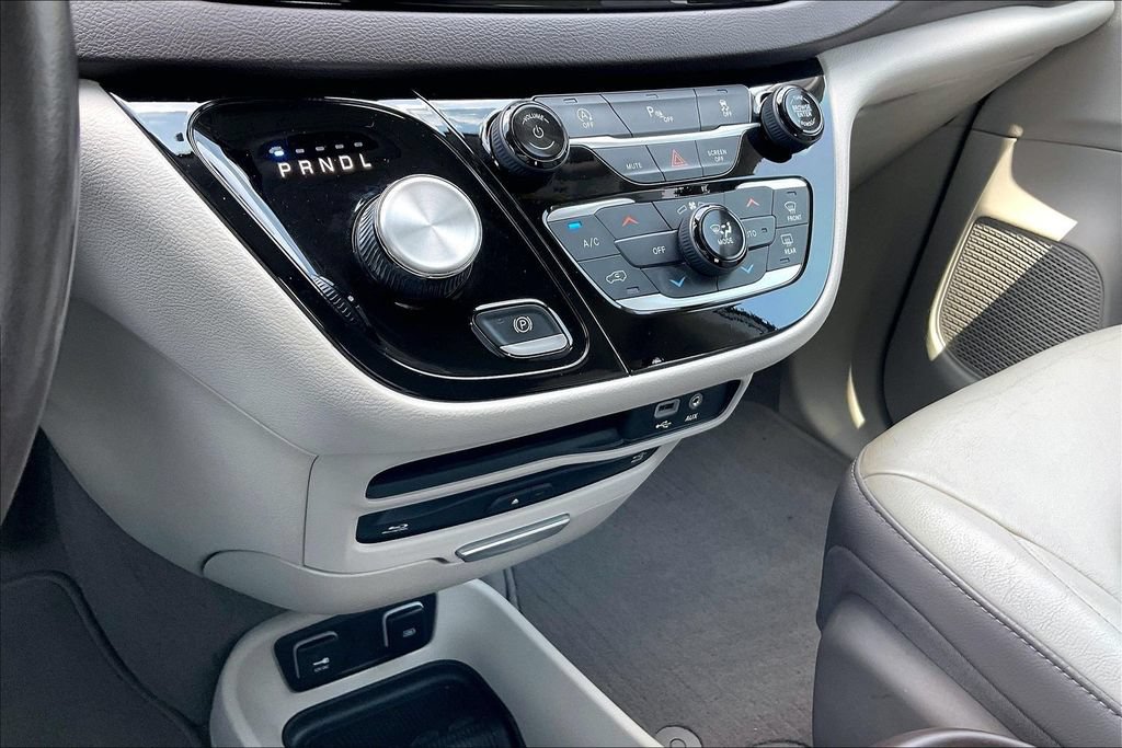 Certified 2019 Chrysler Pacifica Touring-L Plus FWD image 25