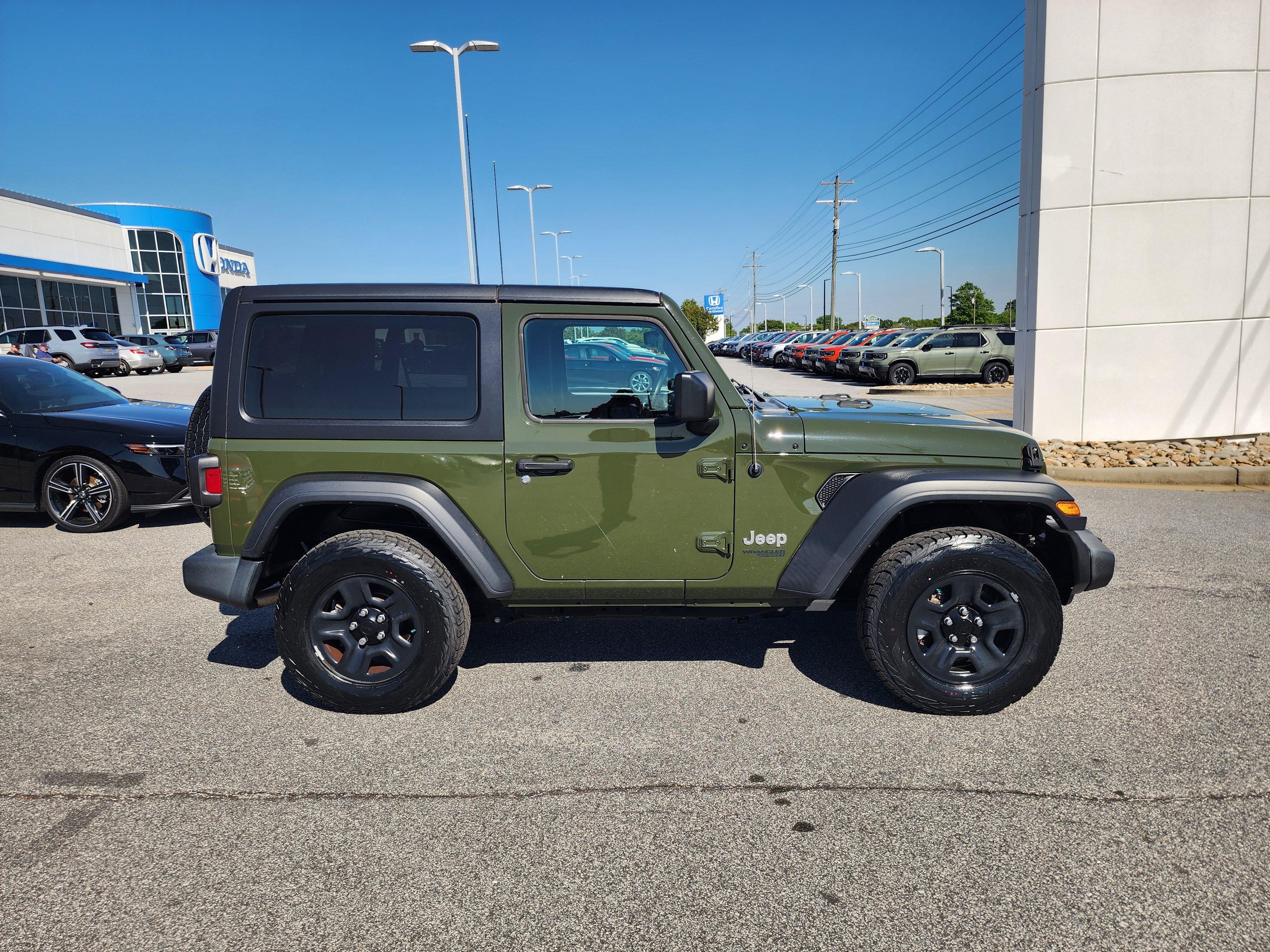 Used 2020 Jeep Wrangler Sport AWD/4WD image 3