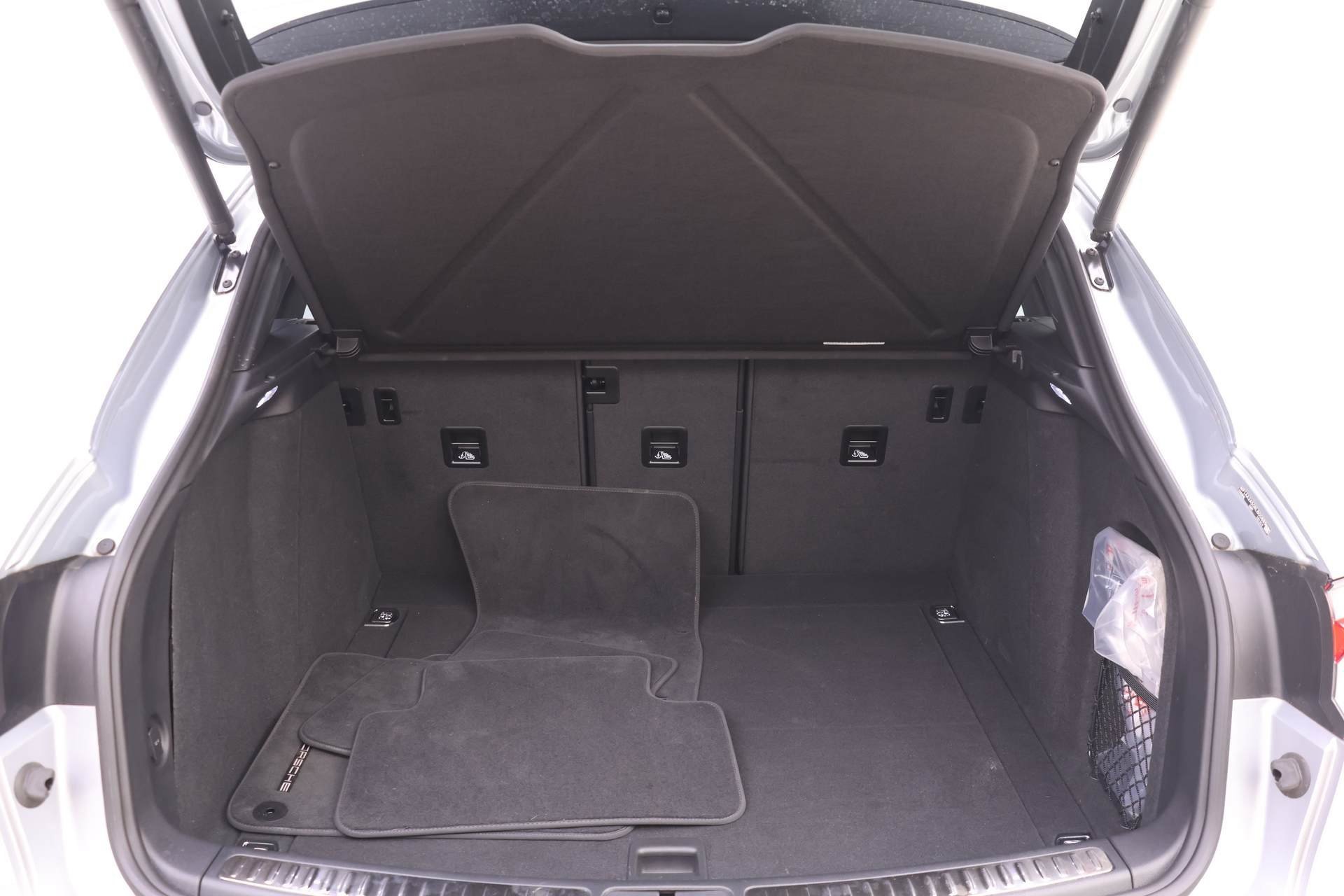 Certified 2024 Porsche Macan image 21