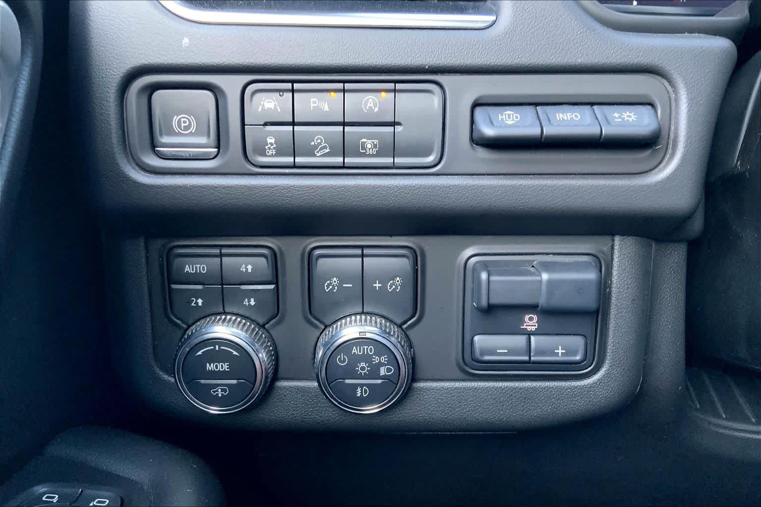 Used 2024 GMC Yukon XL AT4 w/ AT4 Premium Plus Package AWD/4WD image 69