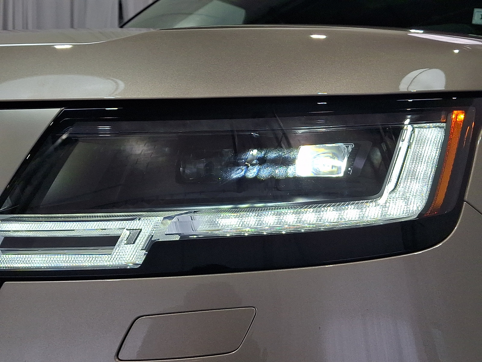 Certified 2025 Land Rover Range Rover SE AWD/4WD image 9