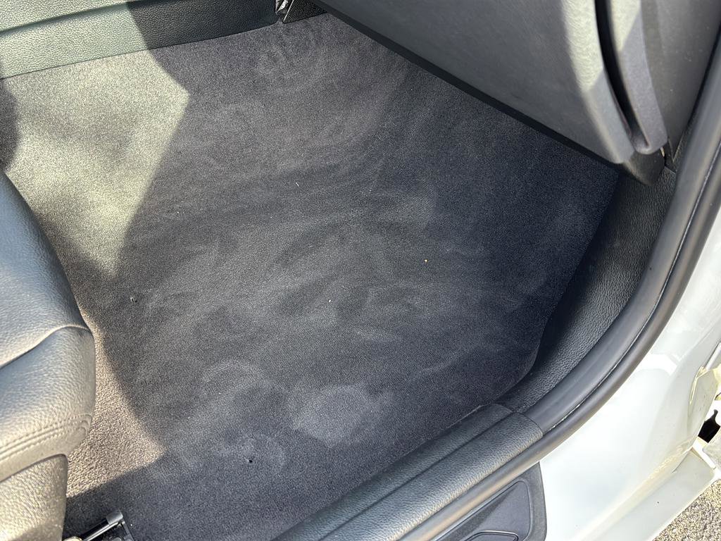 Used 2017 BMW 320i Sedan w/ Driver Assistance Package image 39