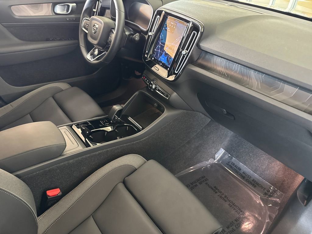 Certified 2023 Volvo XC40 Recharge Core image 15