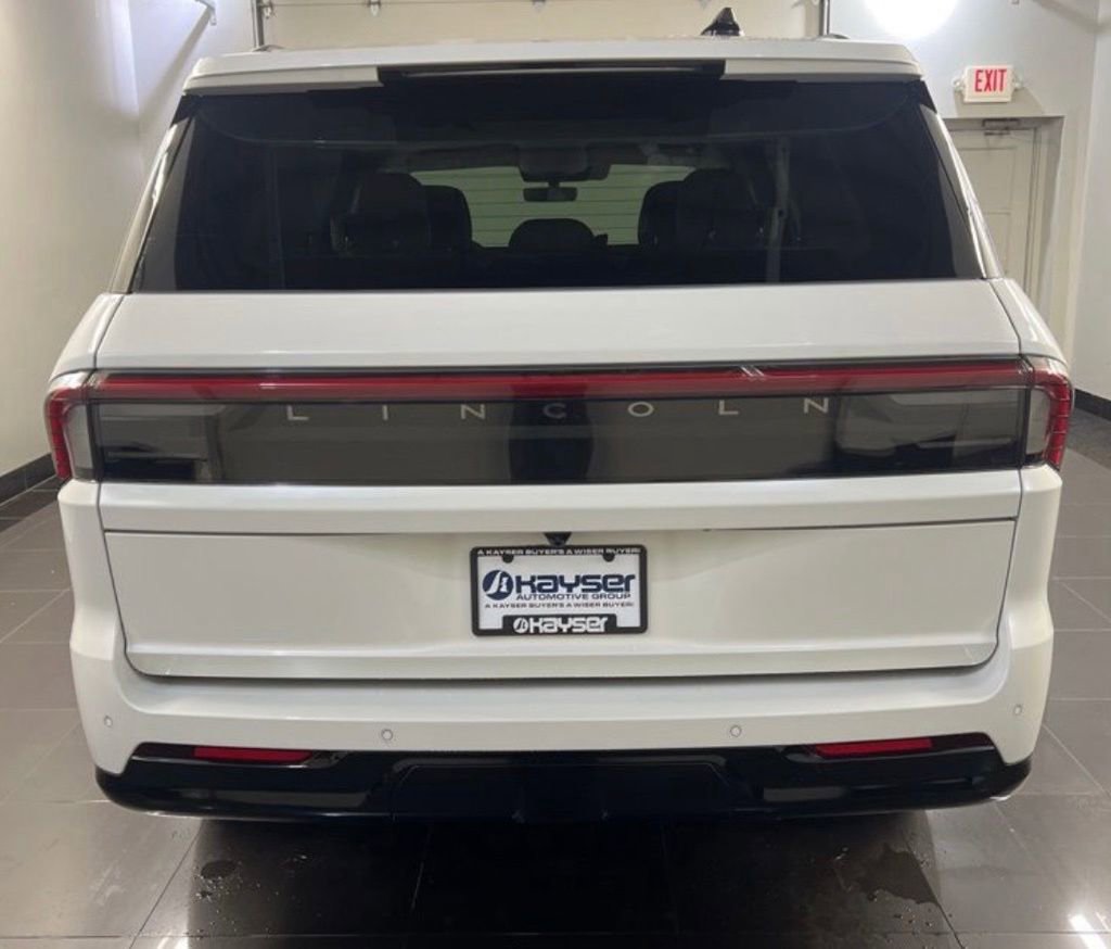 New 2026 Lincoln Navigator Premiere AWD/4WD image 4