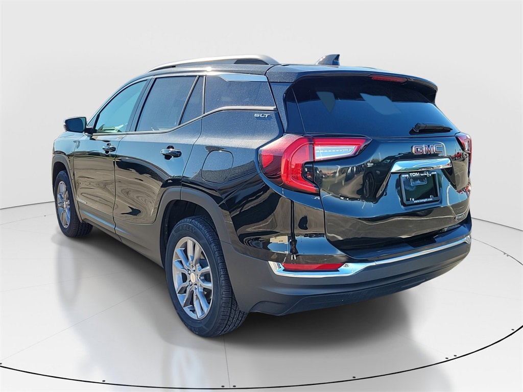 Used 2024 GMC Terrain SLT image 3