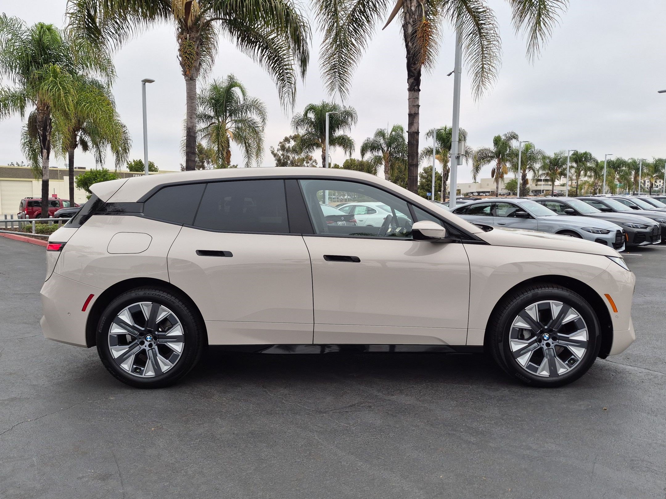 Used 2026 BMW iX xDrive45 w/ Premium Package AWD/4WD image 11