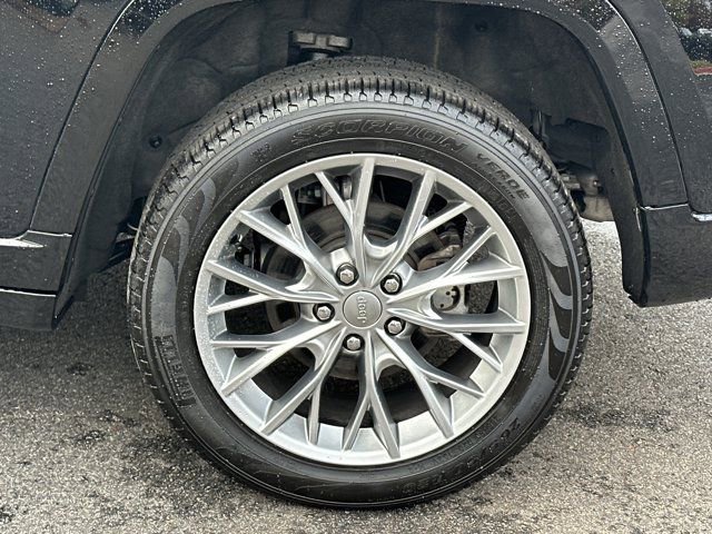 Certified 2024 Jeep Grand Cherokee Summit w/ Adv Protech Group IV image 21