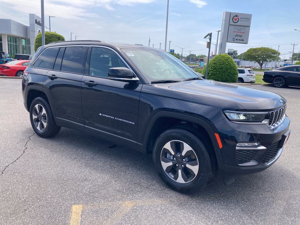 New 2024 Jeep Grand Cherokee Limited 4xe w/ Luxury Tech Group II AWD/4WD image 8
