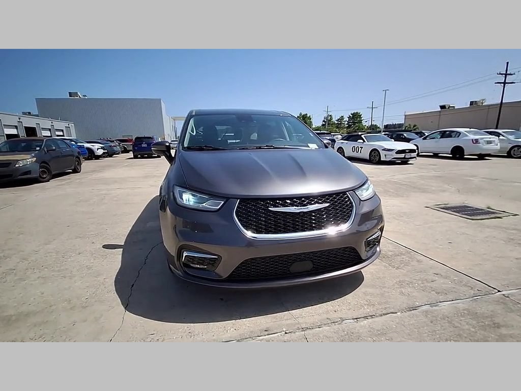 Used 2023 Chrysler Pacifica Touring-L FWD image 33