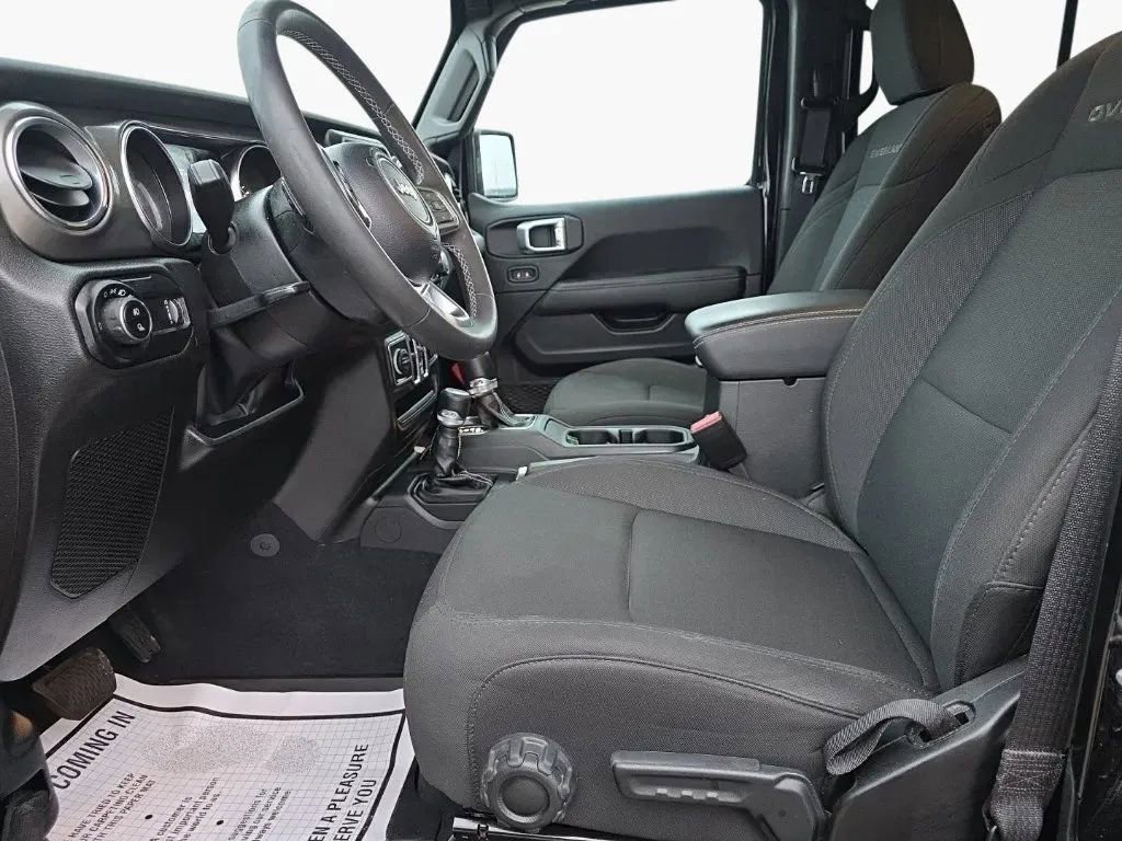 Used 2023 Jeep Gladiator Overland image 16