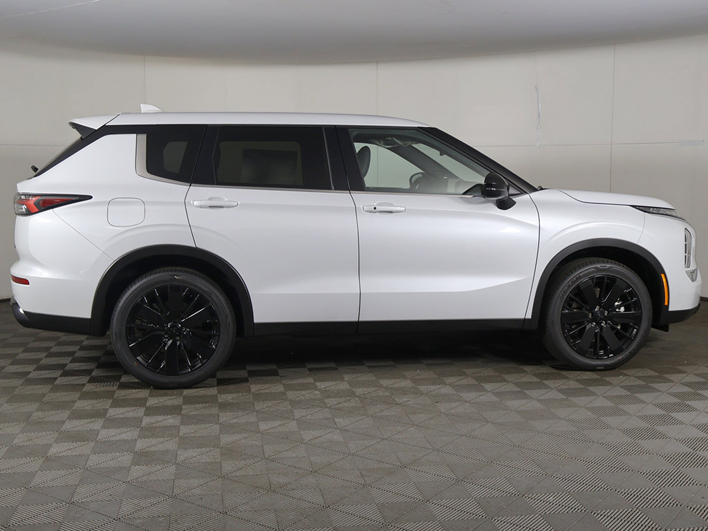 New 2026 Mitsubishi Outlander LE AWD/4WD image 18