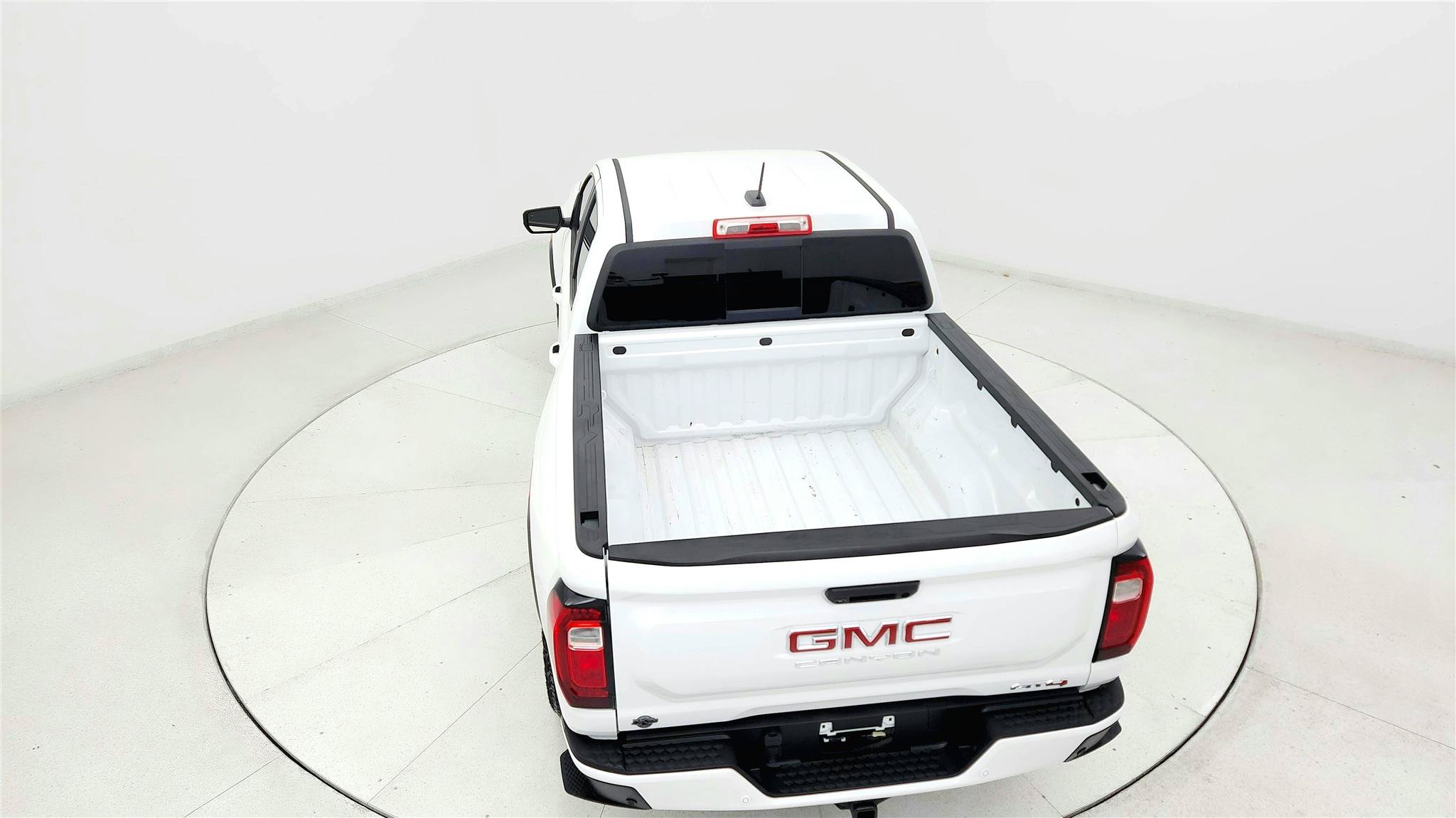 Used 2024 GMC Canyon AT4 w/ AT4 Premium Package AWD/4WD image 16