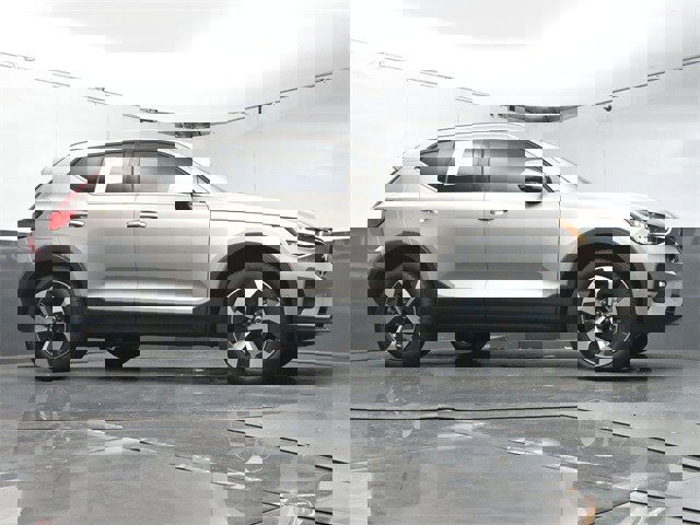 Certified 2024 Volvo XC40 B5 Plus w/ Protection Package Premier image 31