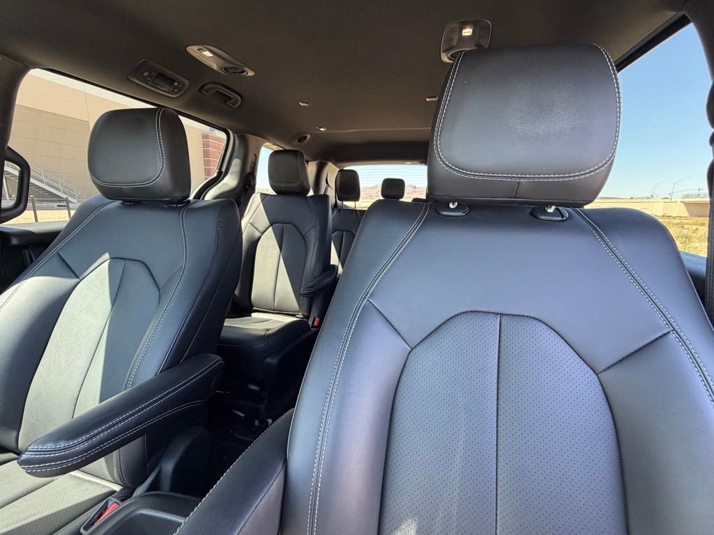 Used 2025 Chrysler Pacifica Select FWD image 12