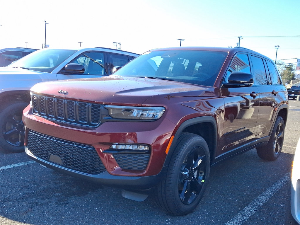 New 2025 Jeep Grand Cherokee Limited w/ Black Appearance Package